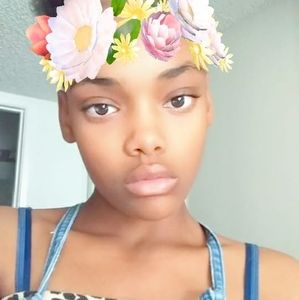 Meet your Posher, Crystal